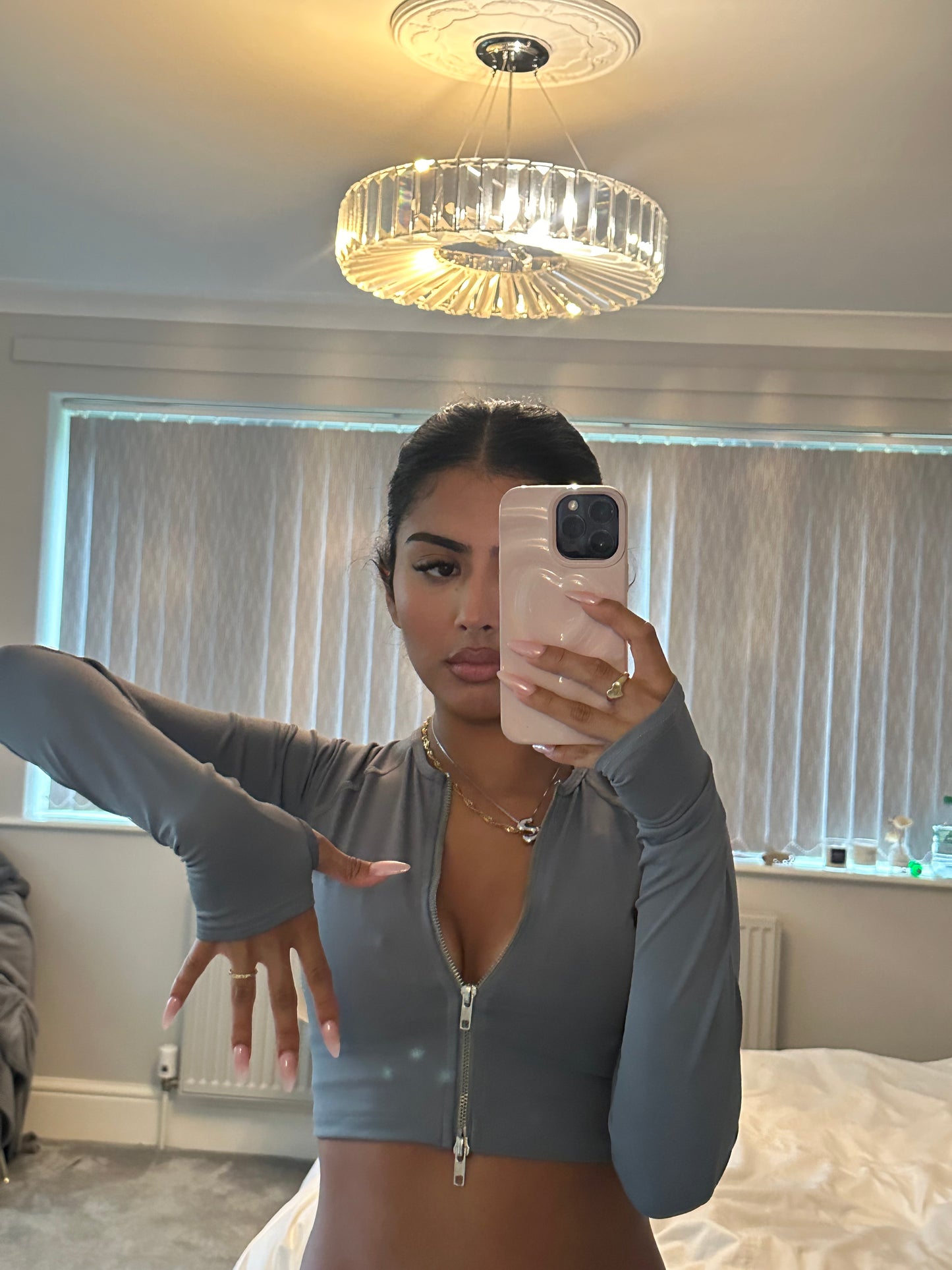 GREY LONG-SLEEVE WITH THUMB HOLES