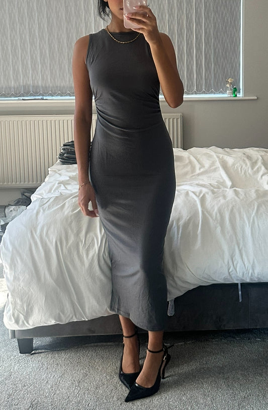 SLEEVELESS GREY MAXI DRESS